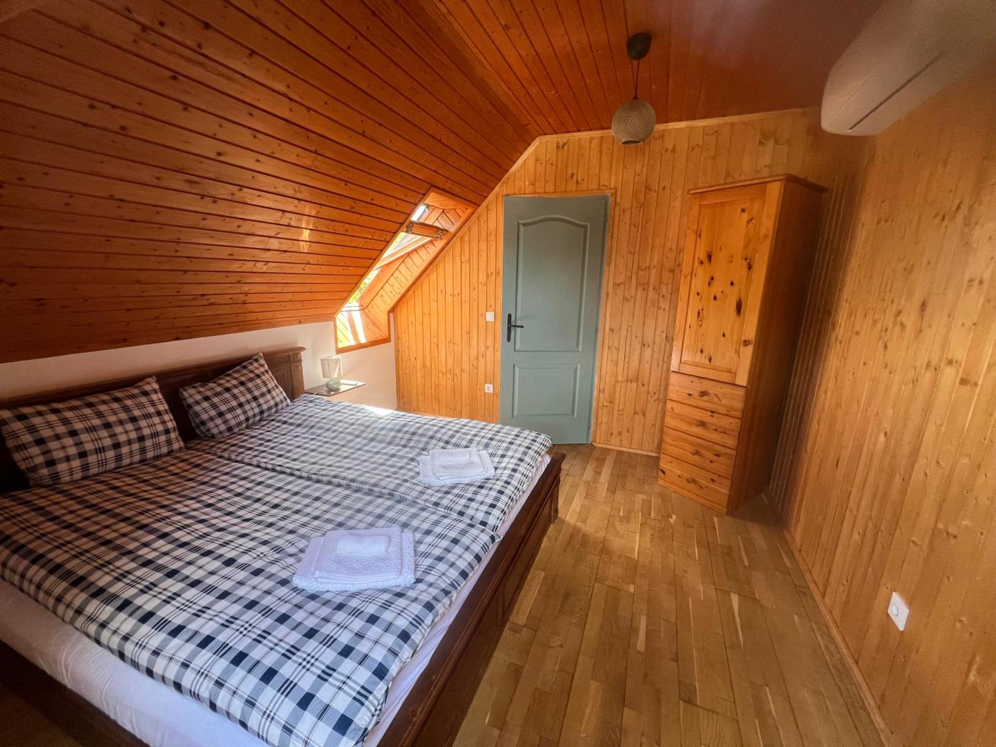Hotel Bor Es Kenyer Hegymagas Exterior foto
